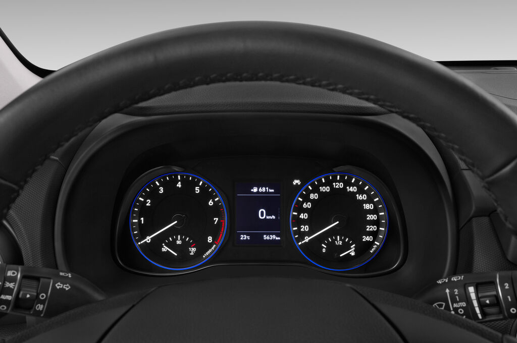 Hyundai Kona (Baujahr 2018) Select 5 Türen Tacho und Fahrerinstrumente