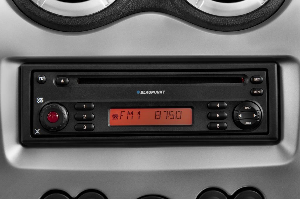 Dacia Sandero (Baujahr 2010) Laureate 5 Türen Radio und Infotainmentsystem