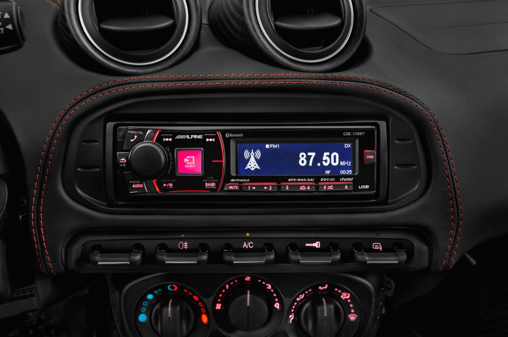 Alfa Romeo 4C (Baujahr 2017) - 2 Türen Radio und Infotainmentsystem