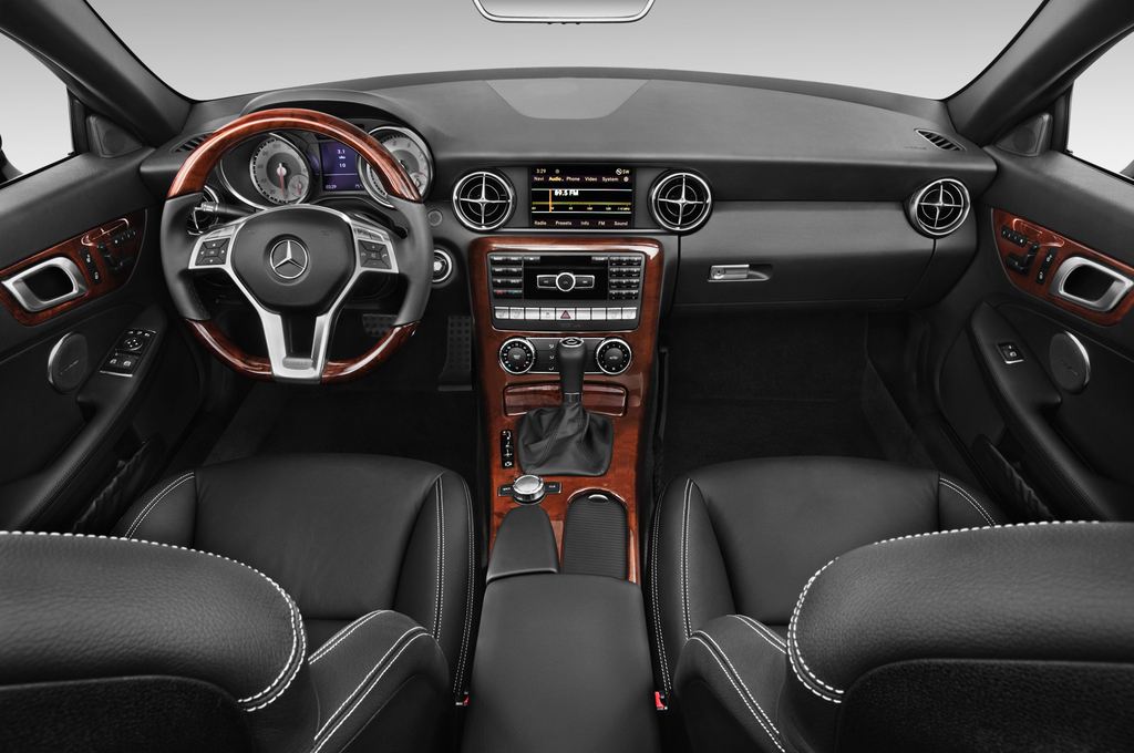 Mercedes SLK (Baujahr 2012) SLK 350 BlueEFFICIENCY 2 Türen Cockpit und Innenraum