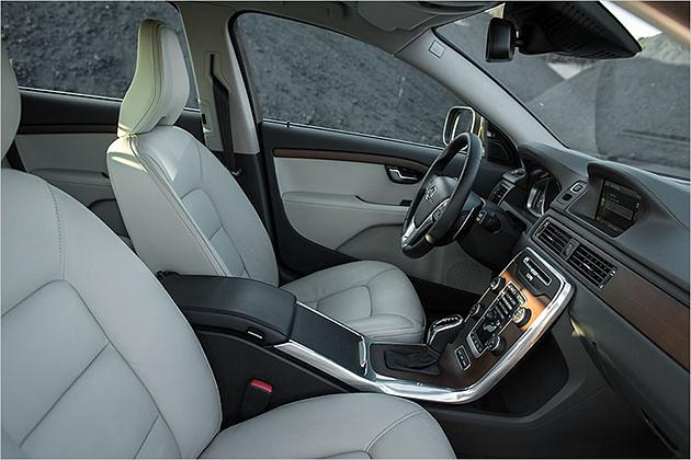 Schlicht und elegant: Das XC70-Cockpit mit halb schwebender Mittelkonsole