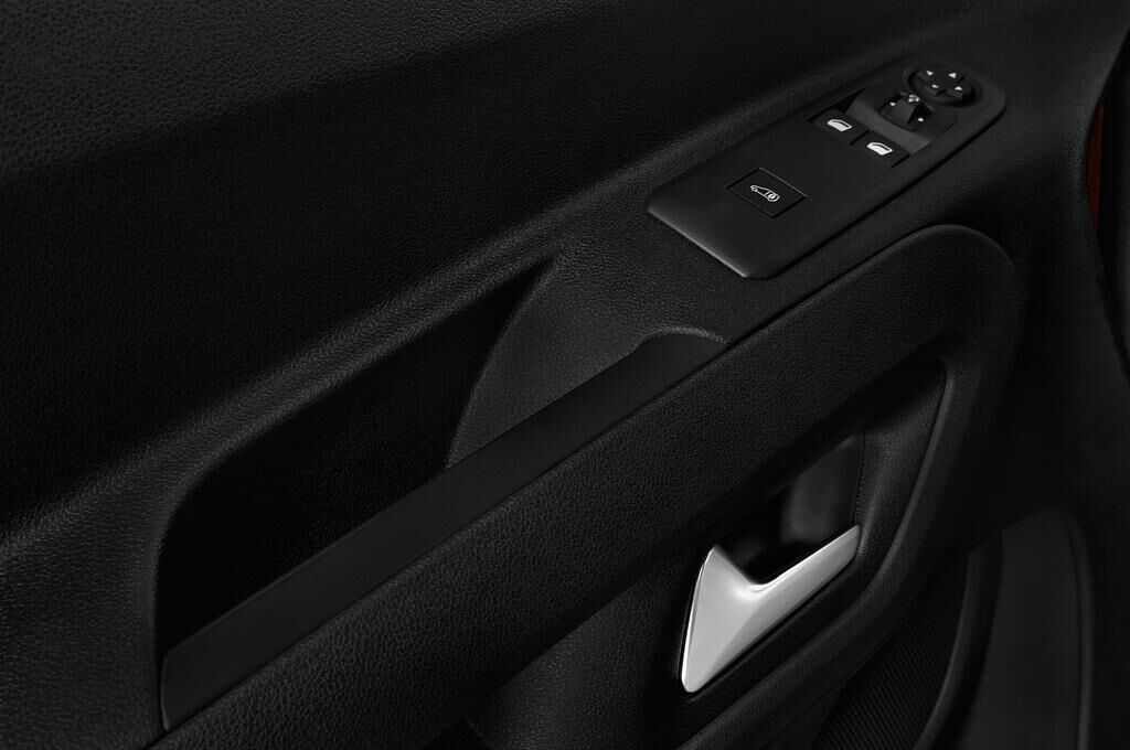 Opel Combo (Baujahr 2019) Edition 4 Türen Bedienungselemente Tür