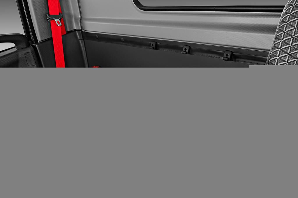 Isuzu N-Serie (Baujahr 2019) - 2 Türen Rücksitze