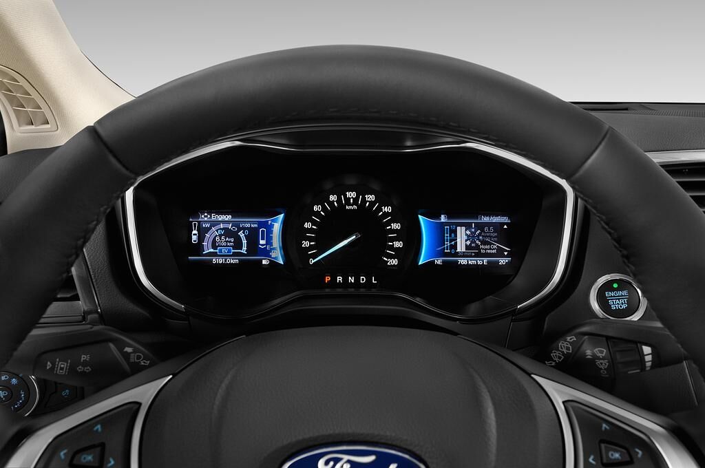 Ford Mondeo (Baujahr 2019) Hybrid 5 Türen Tacho und Fahrerinstrumente