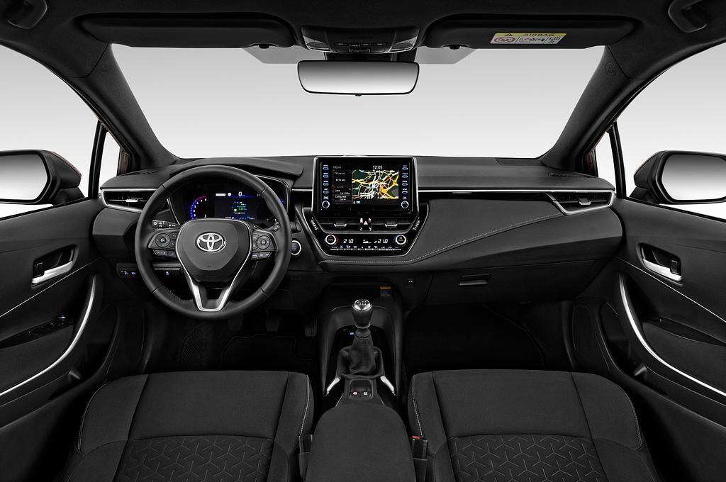 Toyota Corolla (Baujahr 2019) Comfort 5 Türen Cockpit und Innenraum