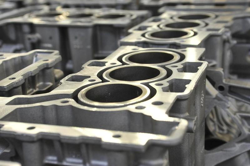 Der 3-Zylinder-Motor des Citroen C4 e-THP auf dem Montageband