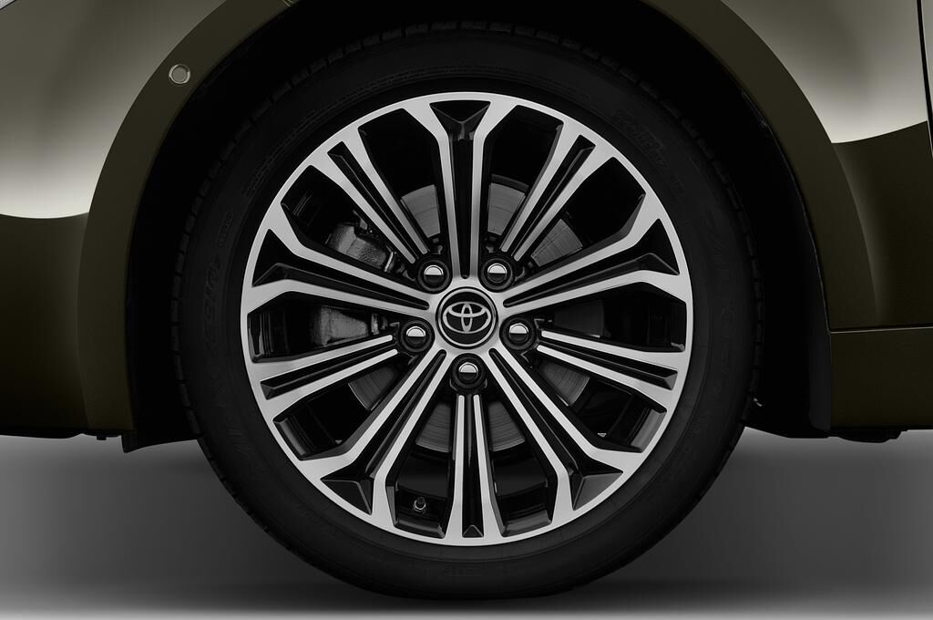 Toyota Corolla (Baujahr 2019) Hybrid Club 5 Türen Reifen und Felge