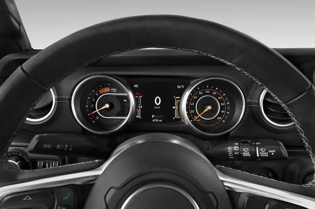 Jeep Wrangler Unlimited (Baujahr 2019) Sahara 5 Türen Tacho und Fahrerinstrumente