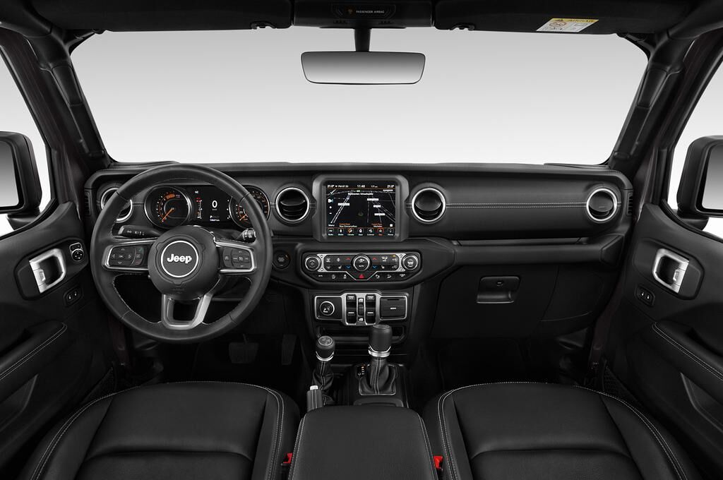 Jeep Wrangler Unlimited (Baujahr 2019) Sahara 5 Türen Cockpit und Innenraum