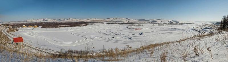 100.000 Quadratmeter großer Männerspielplatz.