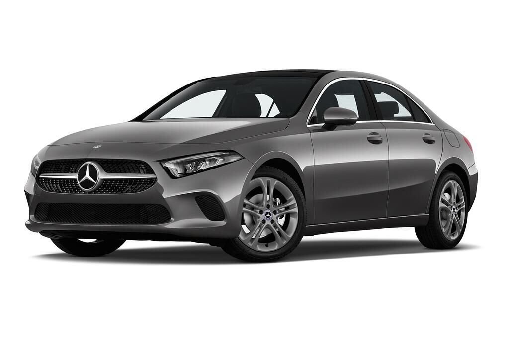 Mercedes A Class (Baujahr 2019) Progressive Line 4 Türen seitlich vorne mit Felge
