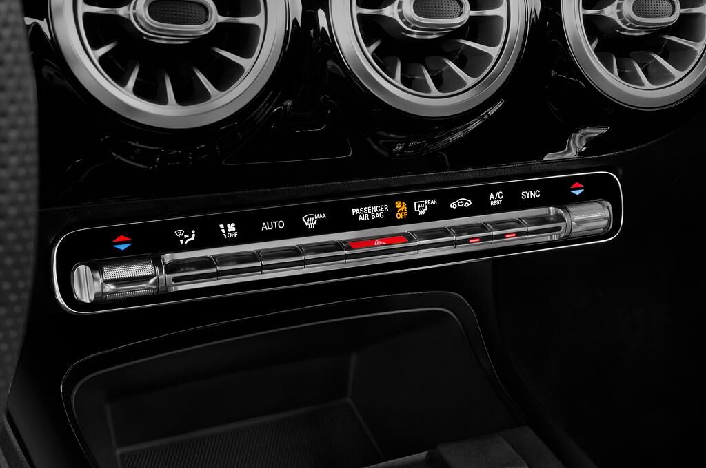 Mercedes A Class (Baujahr 2019) - 4 Türen Temperatur und Klimaanlage