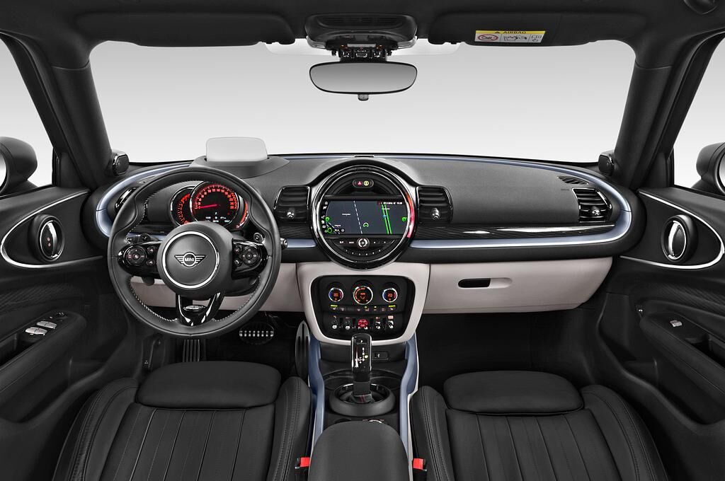 MINI Clubman (Baujahr 2020) Cooper JCW 5 Türen Cockpit und Innenraum
