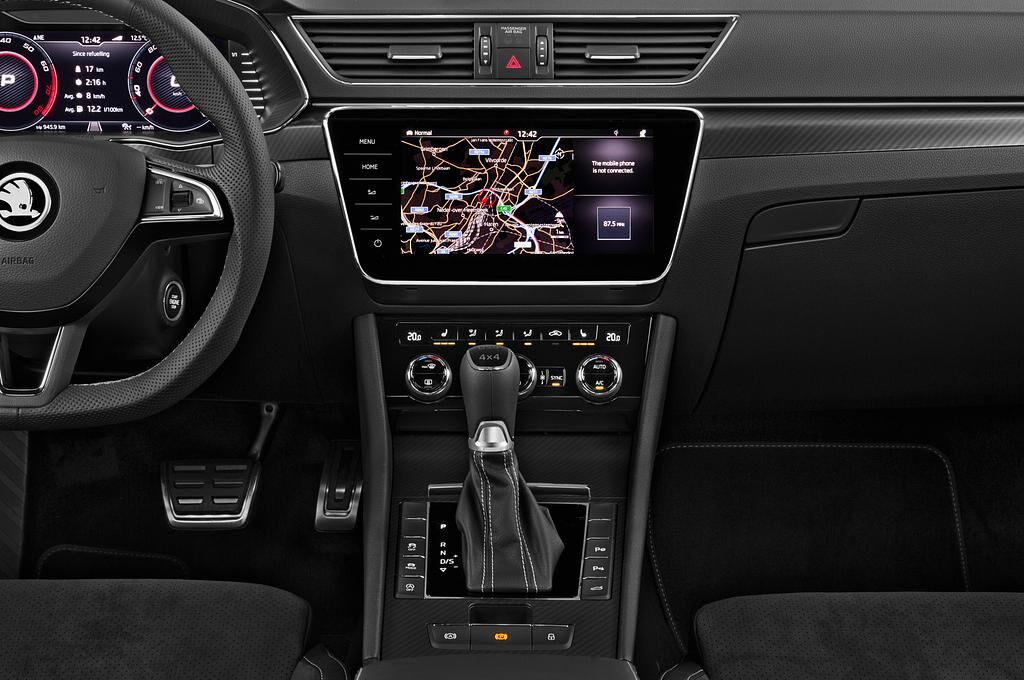 Skoda Superb Combi (Baujahr 2020) Sportline 5 Türen Mittelkonsole