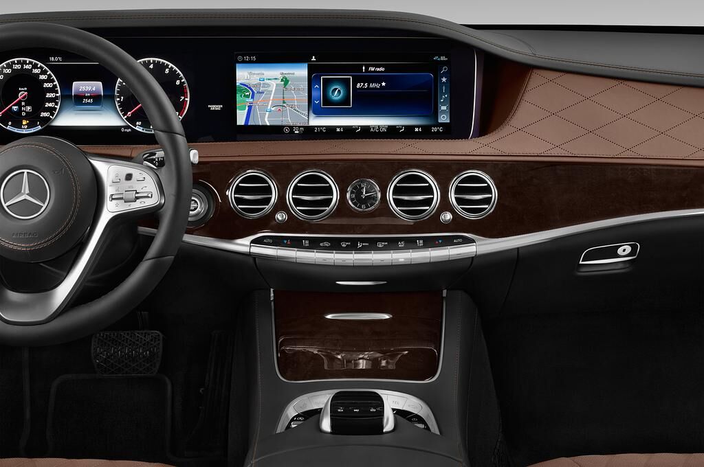 Mercedes S Class (Baujahr 2019) - 4 Türen Mittelkonsole