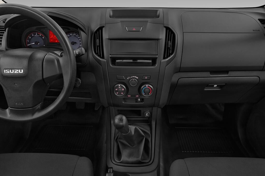 Isuzu D-Max (Baujahr 2019) Basic 2 Türen Mittelkonsole