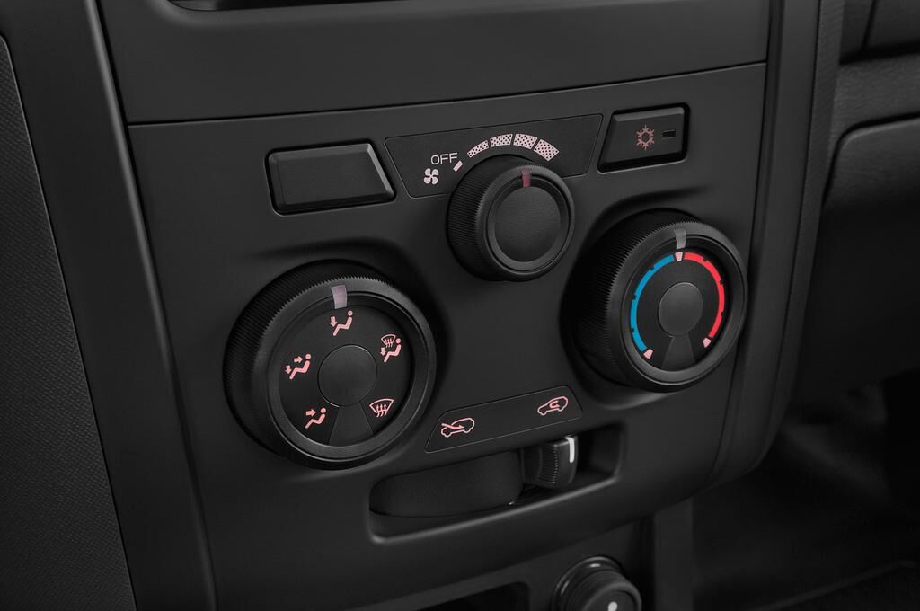 Isuzu D-Max (Baujahr 2019) Basic 2 Türen Temperatur und Klimaanlage