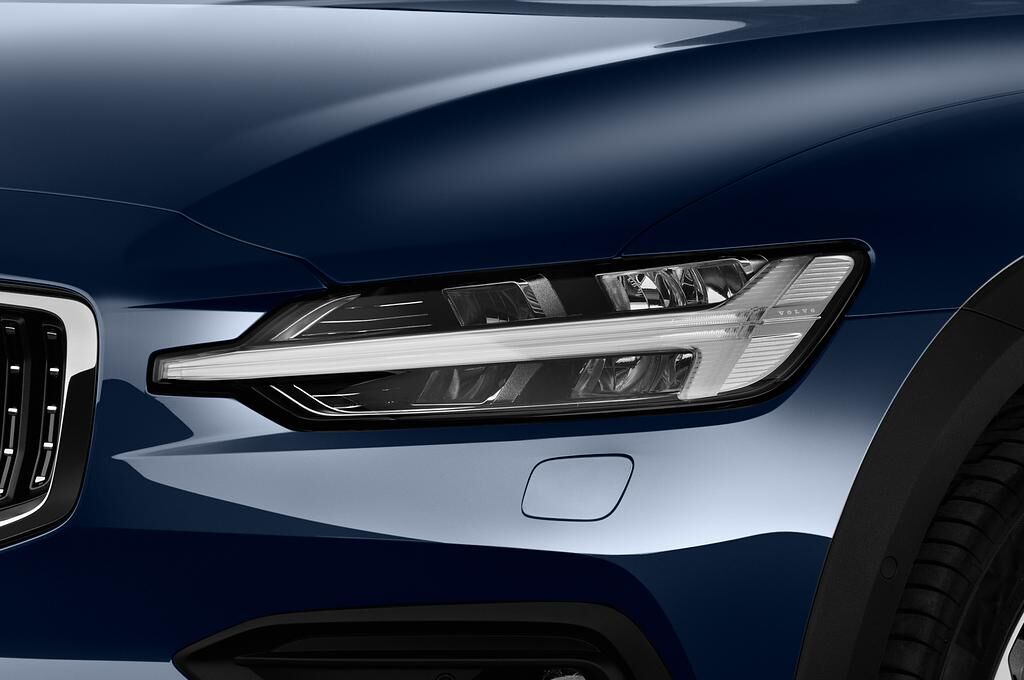 Volvo V60 Crosscountry (Baujahr 2019) - 5 Türen Scheinwerfer