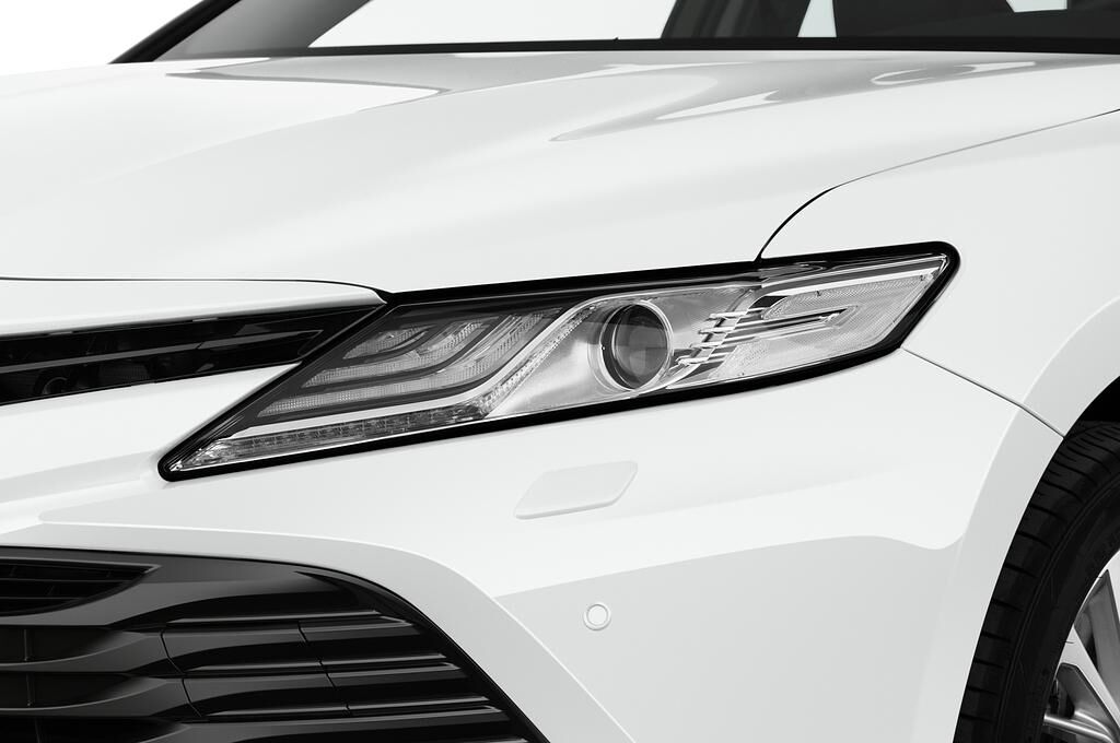 Toyota Camry (Baujahr 2019) Executive 4 Türen Scheinwerfer