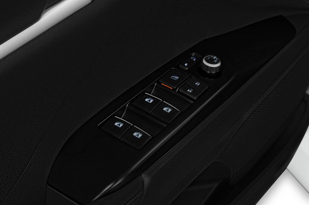 Toyota Camry (Baujahr 2019) Executive 4 Türen Bedienungselemente Tür