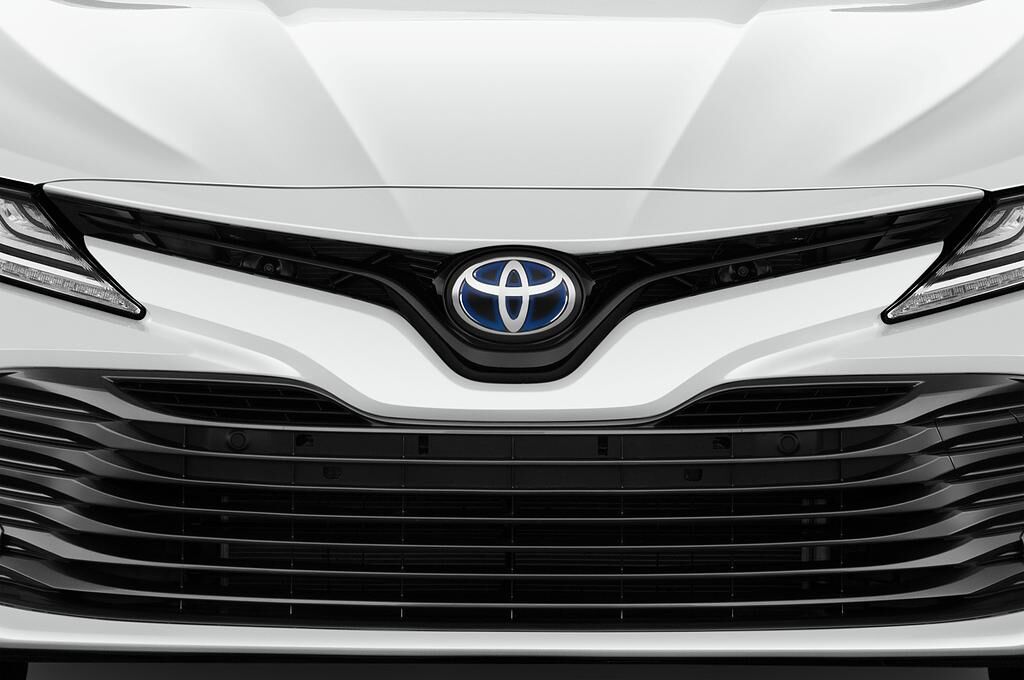 Toyota Camry (Baujahr 2019) Executive 4 Türen Kühlergrill und Scheinwerfer