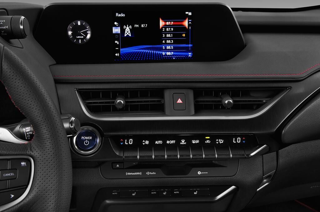 Lexus UX (Baujahr 2019) F Sport 5 Türen Radio und Infotainmentsystem