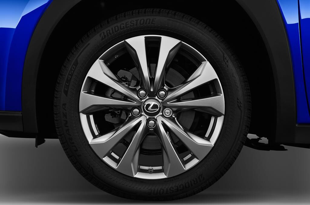 Lexus UX (Baujahr 2019) F Sport 5 Türen Reifen und Felge