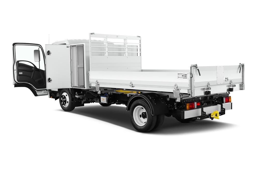 Isuzu N-Serie (Baujahr 2019) - 2 Türen Tür geöffnet