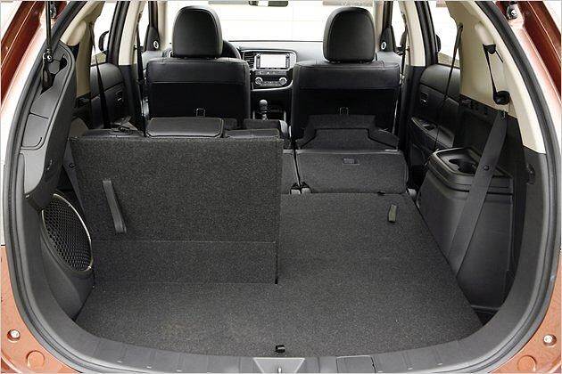 Maximal passen 1.742 Liter Gepäck in den Outlander