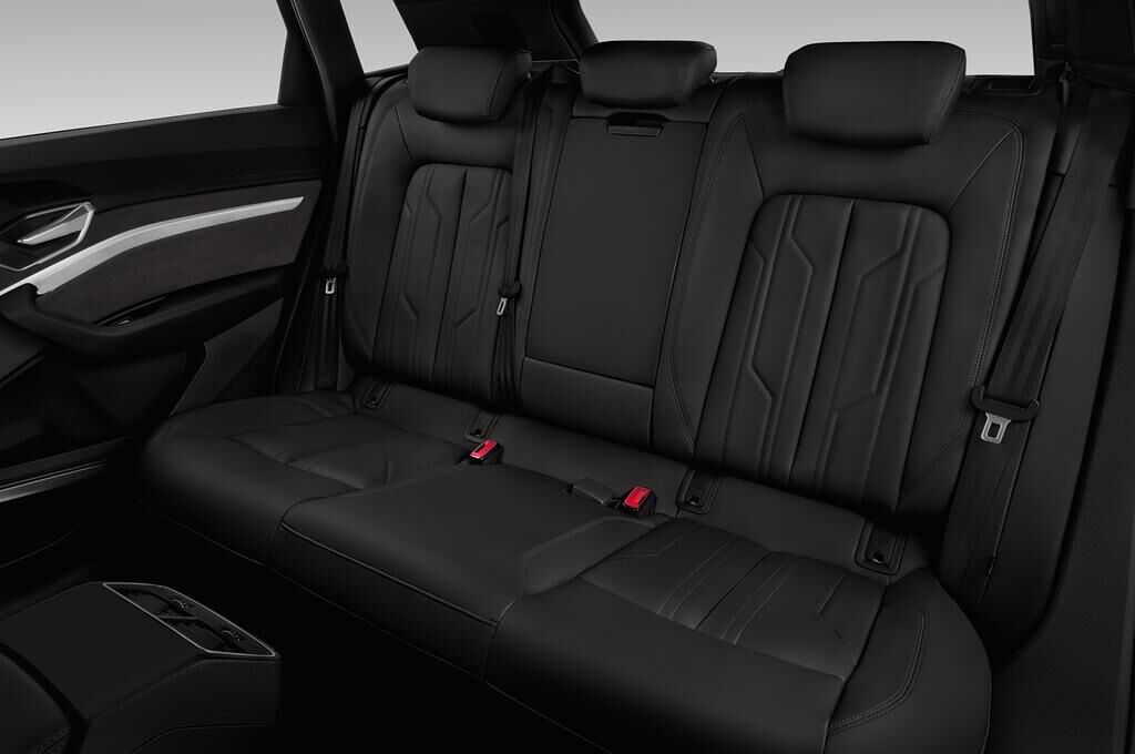 Audi e-tron (Baujahr 2019) Advanced 5 Türen Rücksitze