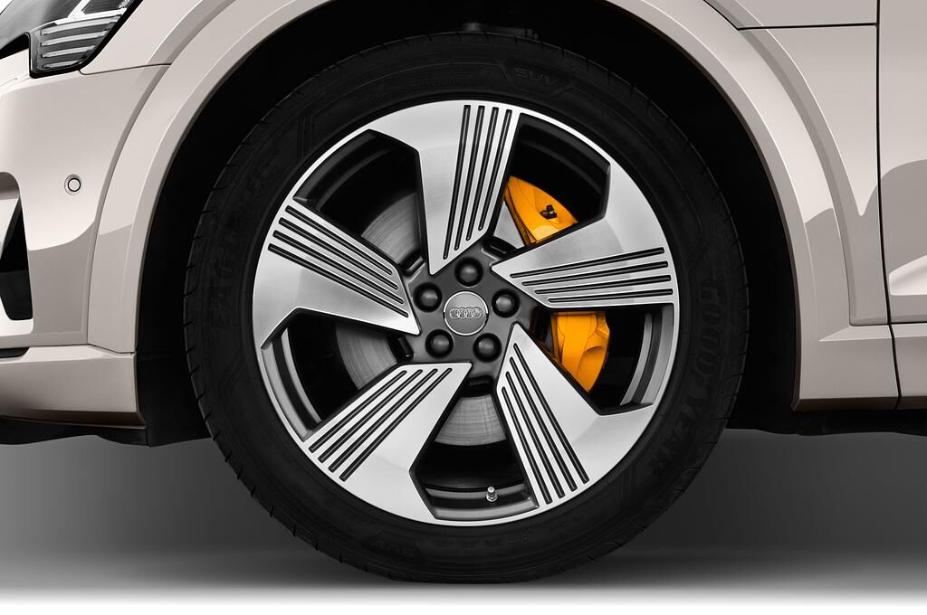 Audi e-tron (Baujahr 2019) Advanced 5 Türen Reifen und Felge