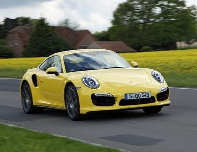 Der Porsche 911 Turbo hat 520 PS, beschleunigt von 0-100 km/h in 3,4 s. 