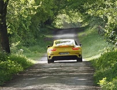 Es macht Eindruck, wenn der Turbo beim Runterschalten automatisch Zwischengas gibt.