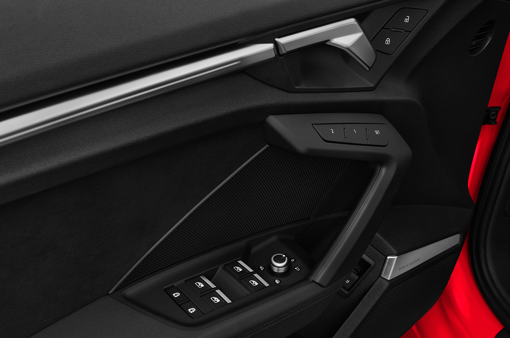 Audi RS 3 (Baujahr 2022) Base 4 Türen Bedienungselemente Tür
