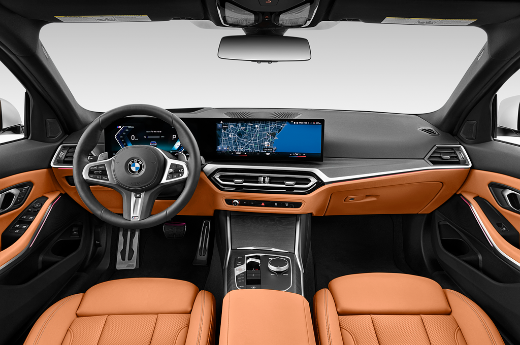 BMW 3 Series (Baujahr 2022) M Sportpaket 4 Türen Cockpit und Innenraum