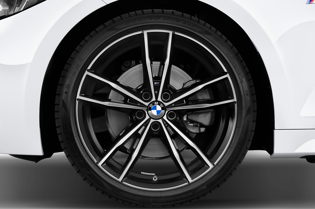 BMW 3 Series (Baujahr 2022) M Sportpaket 4 Türen Reifen und Felge