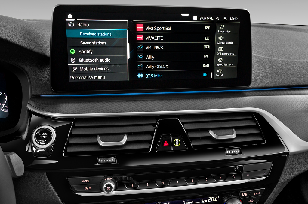 BMW 5 Series Touring Plug-in Hybride (Baujahr 2023) M-Sport 5 Türen Radio und Infotainmentsystem