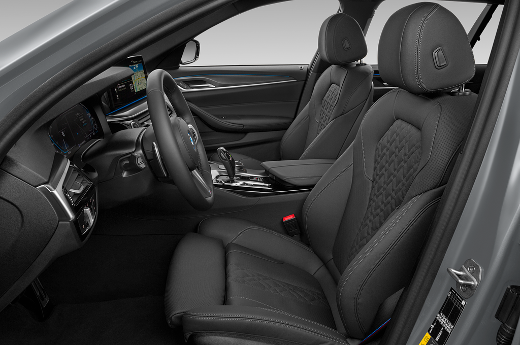 BMW 5 Series Touring Plug-in Hybride (Baujahr 2023) M-Sport 5 Türen Vordersitze