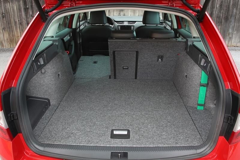 Im Gepäckabteil des Skoda Octavia Combi lässt sich einiges unterbringen