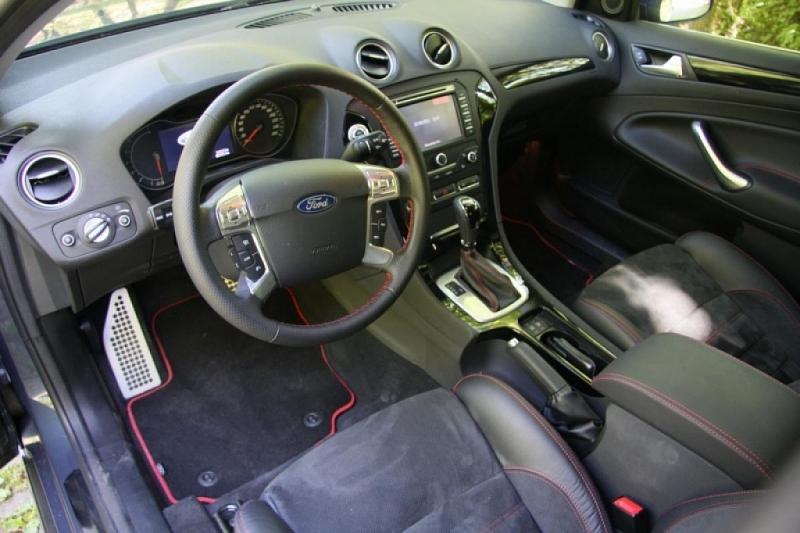 Das Cockpit des Ford Mondeo Turnier