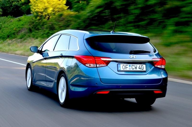 Der Hyundai i40 Kombi sieht auch von hinten gut aus