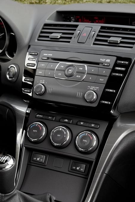 Übersichtliches Bedienkonzept beim Mazda 6 Kombi