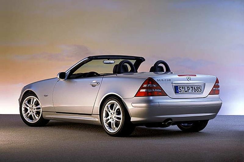 Mit 348 Litern hat er den größten Kofferraum des Trios.