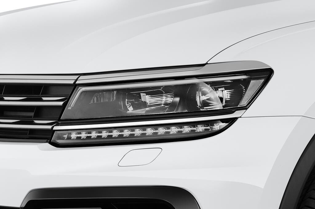 Volkswagen Tiguan (Baujahr 2019) Highline 5 Türen Scheinwerfer