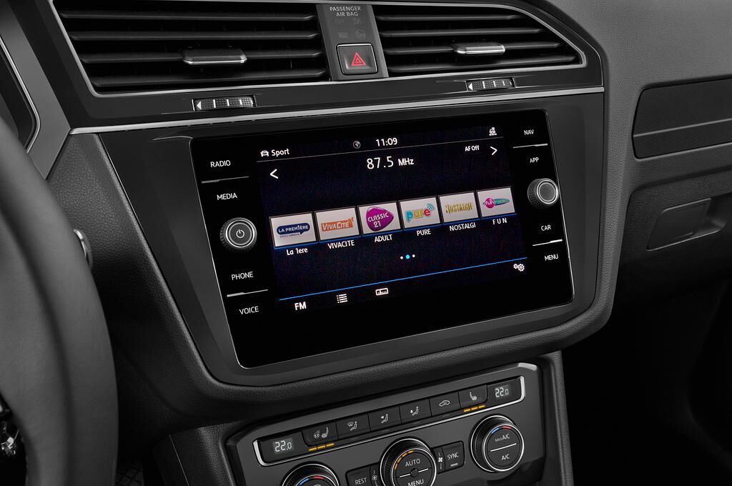 Volkswagen Tiguan (Baujahr 2019) Highline 5 Türen Radio und Infotainmentsystem
