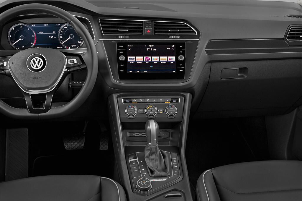 Volkswagen Tiguan (Baujahr 2019) Highline 5 Türen Mittelkonsole