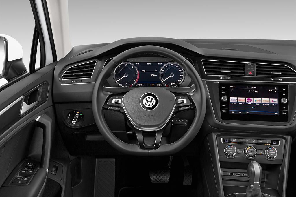 Volkswagen Tiguan (Baujahr 2019) Highline 5 Türen Lenkrad