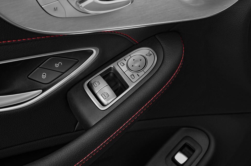 Mercedes C Class (Baujahr 2020) 43 AMG 2 Türen Bedienungselemente Tür