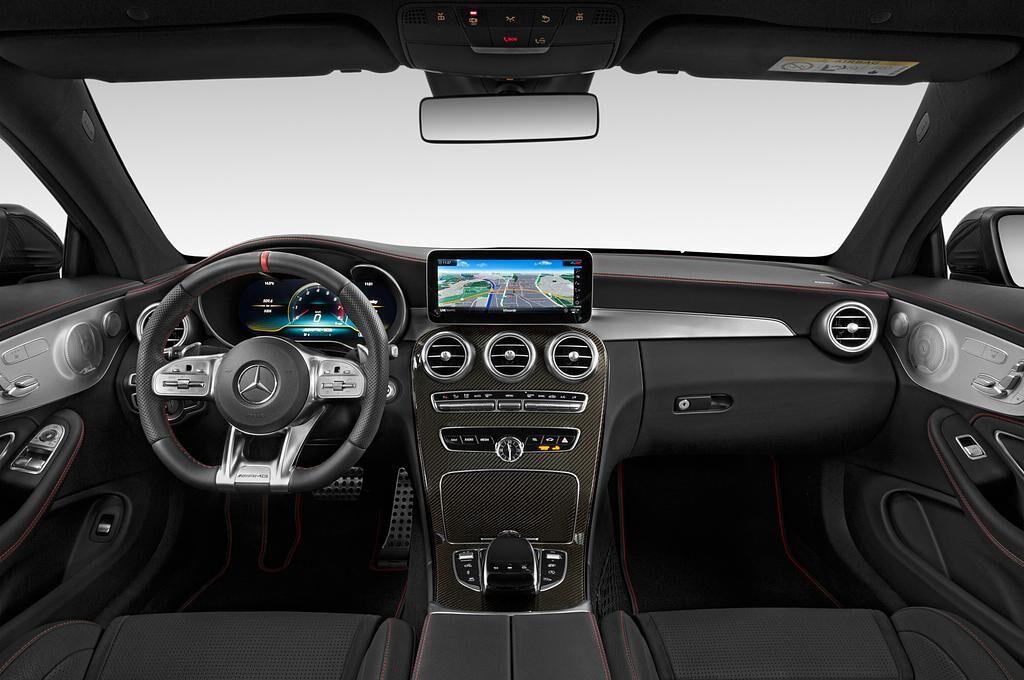 Mercedes C Class (Baujahr 2020) 43 AMG 2 Türen Cockpit und Innenraum