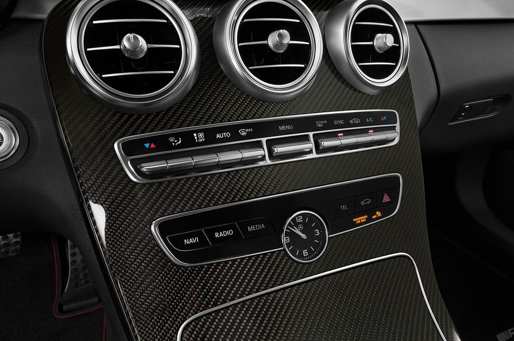 Mercedes C Class (Baujahr 2020) 43 AMG 2 Türen Temperatur und Klimaanlage